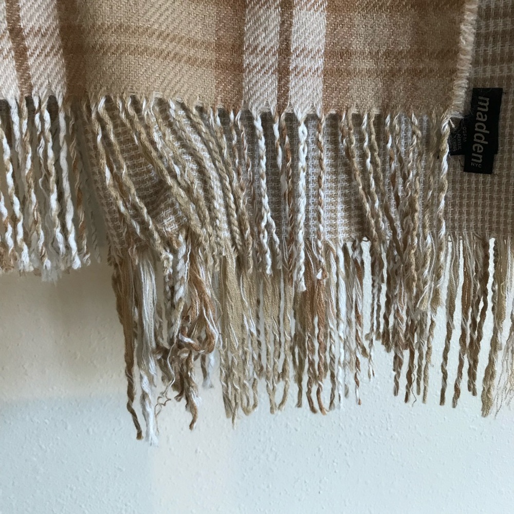 Two-Sided Beige Scarf - Picture 6 of 6
